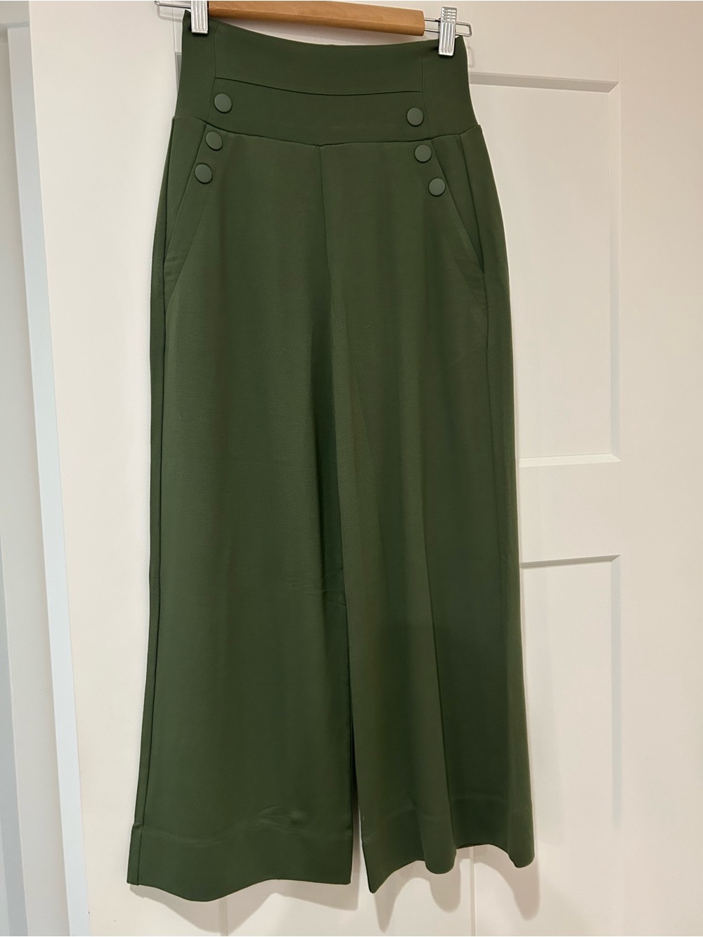 Cabi Bliss Crop Pants. Olive. XXS. New